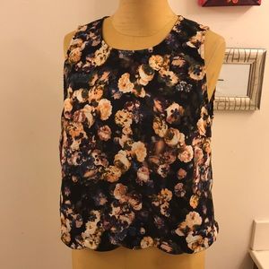 💥PIACE floral top.